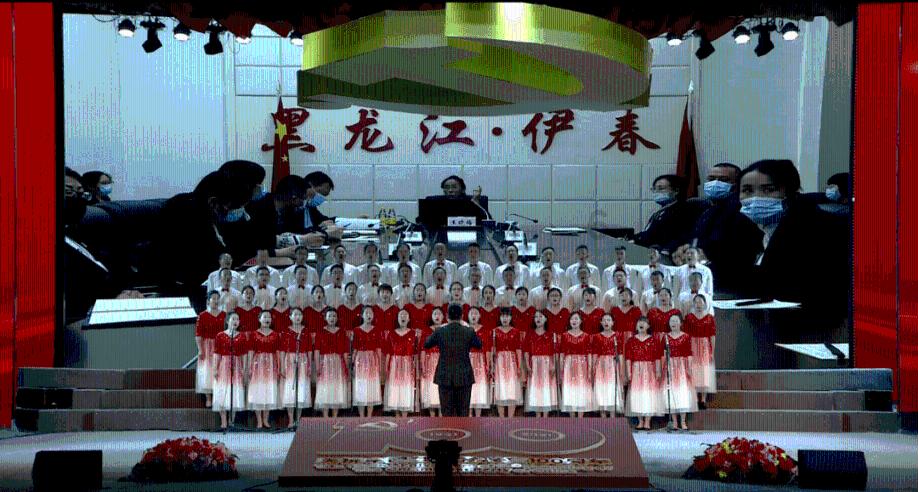 旅客:听音乐拿上春联就有年味了